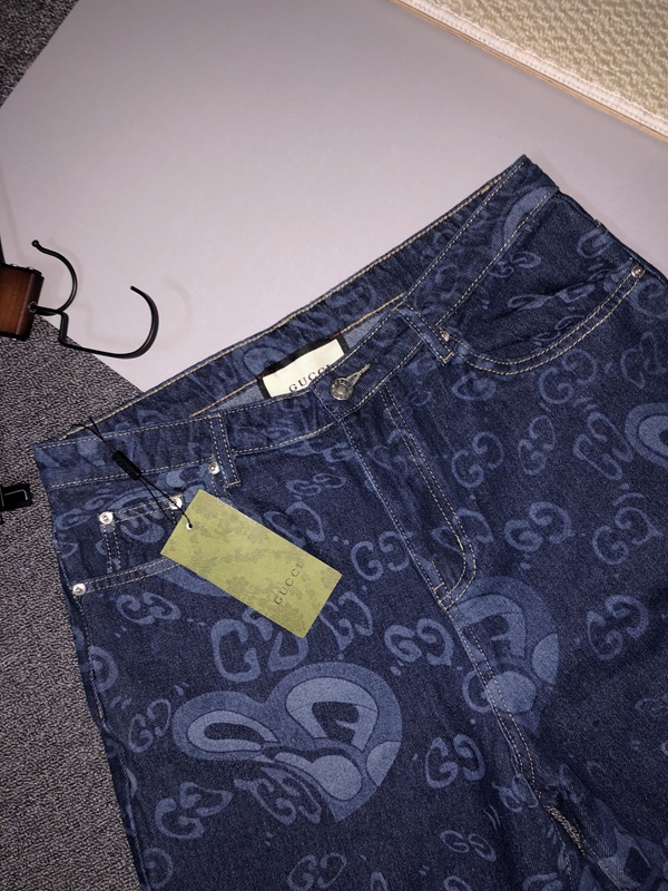 ブランドハーフパンツ背面デザイン